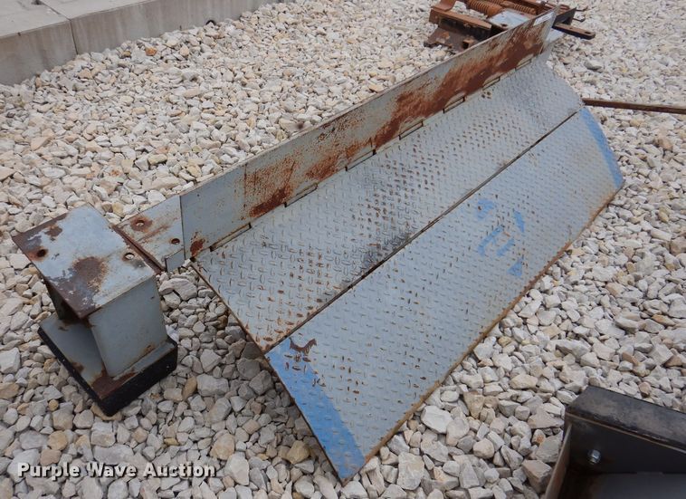 image for item KA9478 Bluff 20EP72  mechanical edge of dock leveler