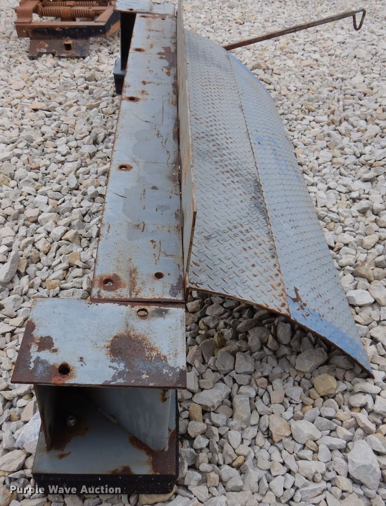 image for item KA9478 Bluff 20EP72  mechanical edge of dock leveler