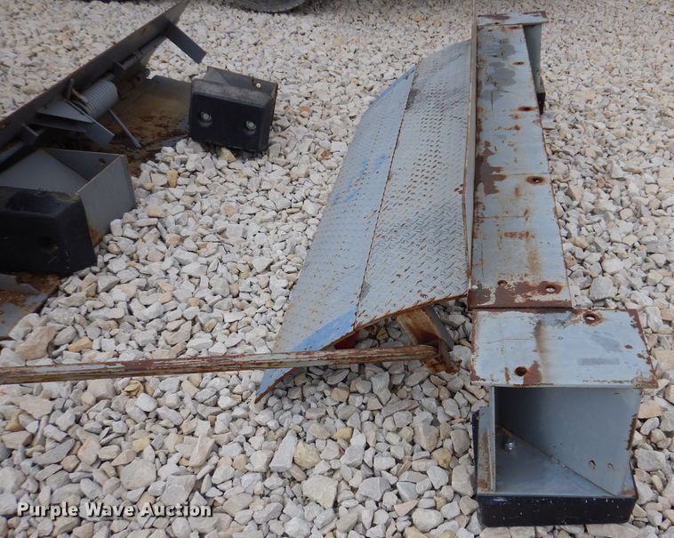 image for item KA9478 Bluff 20EP72  mechanical edge of dock leveler