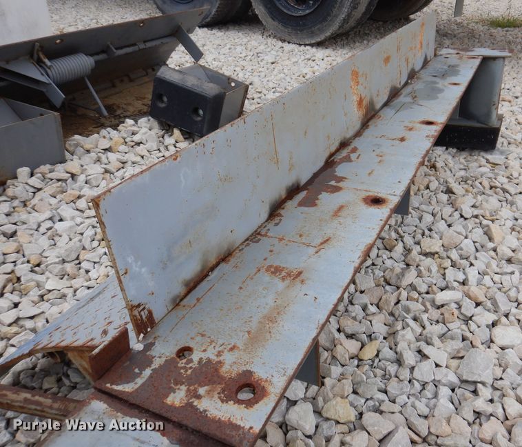 image for item KA9478 Bluff 20EP72  mechanical edge of dock leveler