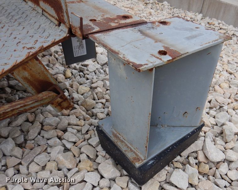 image for item KA9478 Bluff 20EP72  mechanical edge of dock leveler