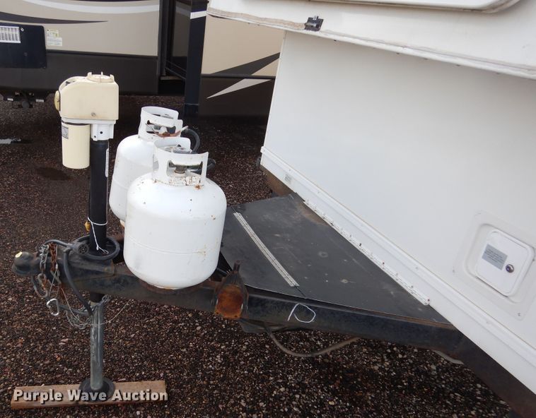 image for item KO9196 2002 Hi-Lo  camper