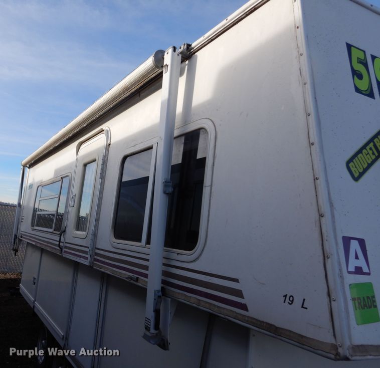 image for item KO9196 2002 Hi-Lo  camper