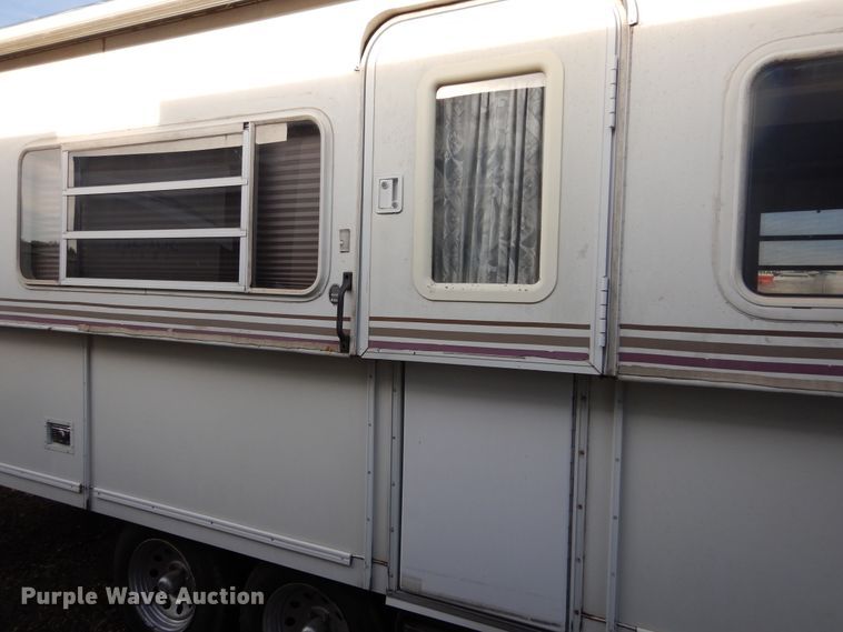 image for item KO9196 2002 Hi-Lo  camper