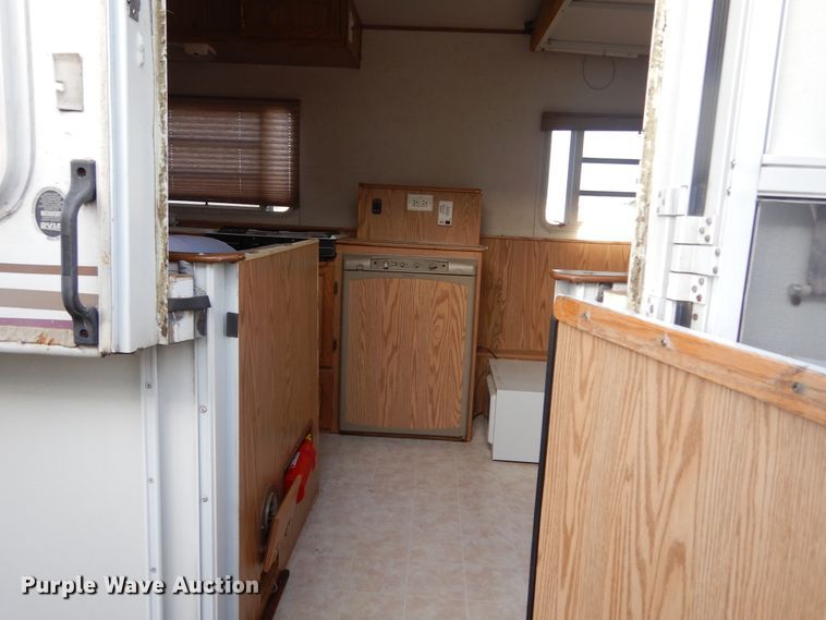 image for item KO9196 2002 Hi-Lo  camper