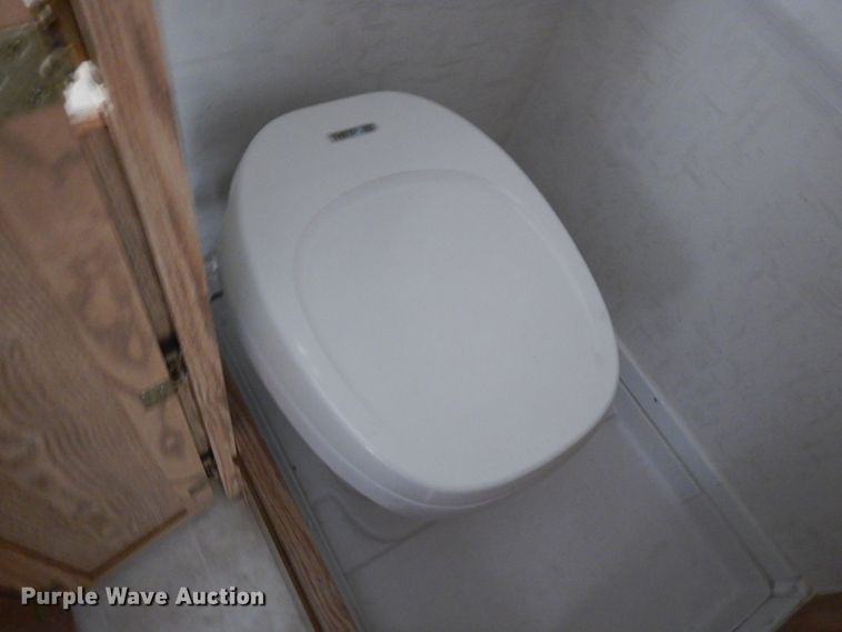 image for item KO9196 2002 Hi-Lo  camper