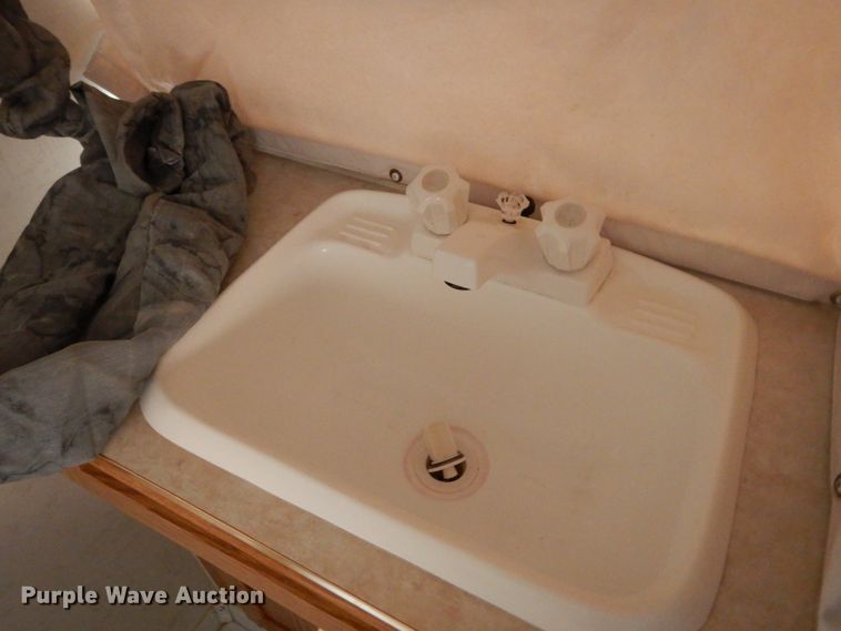 image for item KO9196 2002 Hi-Lo  camper