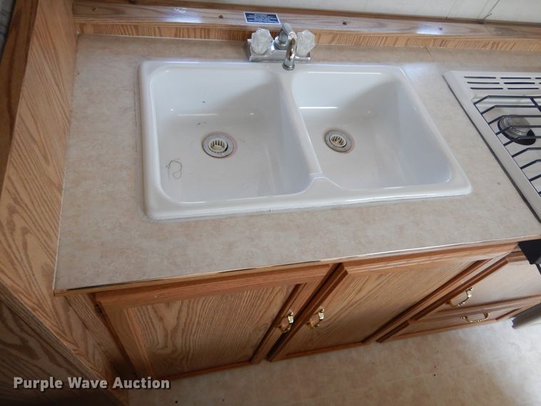 image for item KO9196 2002 Hi-Lo  camper