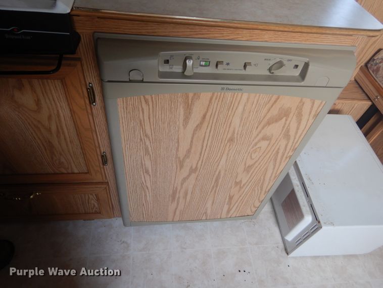 image for item KO9196 2002 Hi-Lo  camper