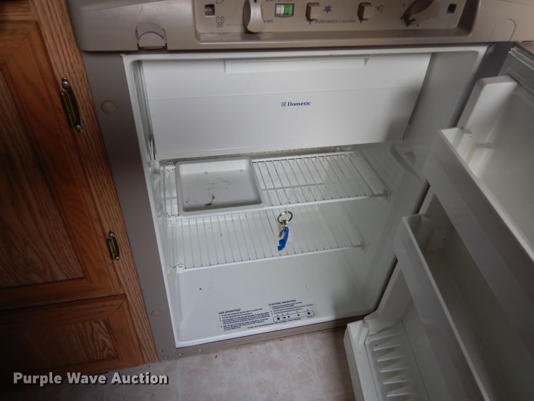 image for item KO9196 2002 Hi-Lo  camper