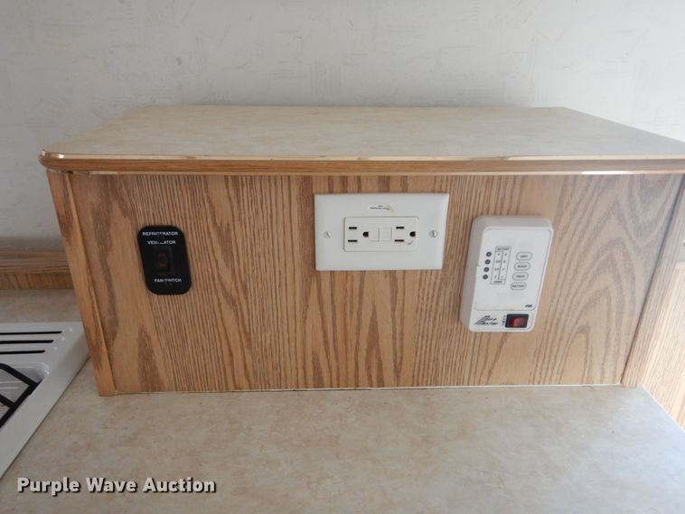 image for item KO9196 2002 Hi-Lo  camper