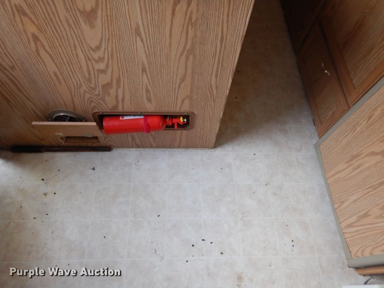 image for item KO9196 2002 Hi-Lo  camper