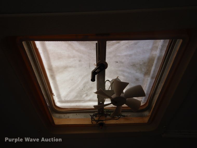 image for item KO9196 2002 Hi-Lo  camper