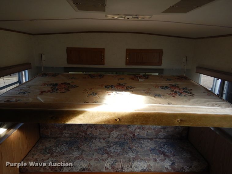 image for item KO9196 2002 Hi-Lo  camper