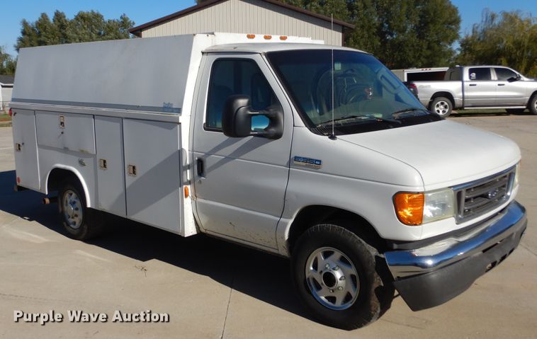 image for item KO9236 2006 Ford E350  utility van