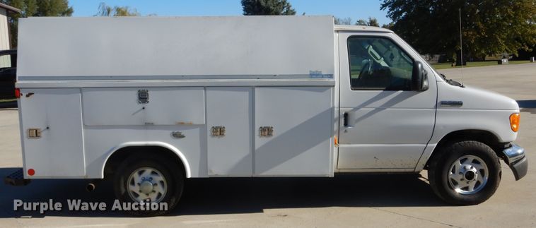image for item KO9236 2006 Ford E350  utility van