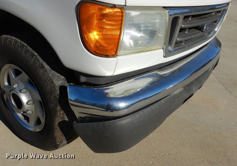 image for item KO9236 2006 Ford E350  utility van