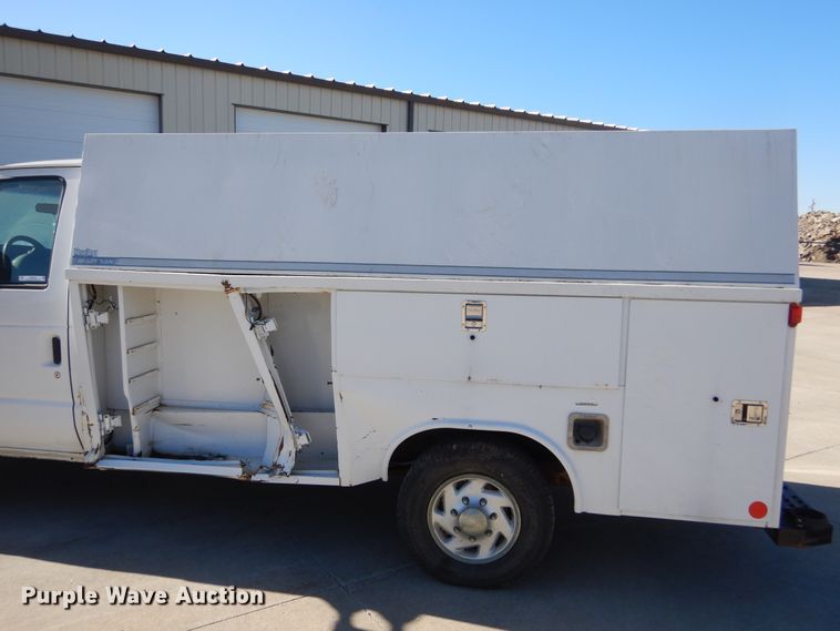 image for item KO9236 2006 Ford E350  utility van