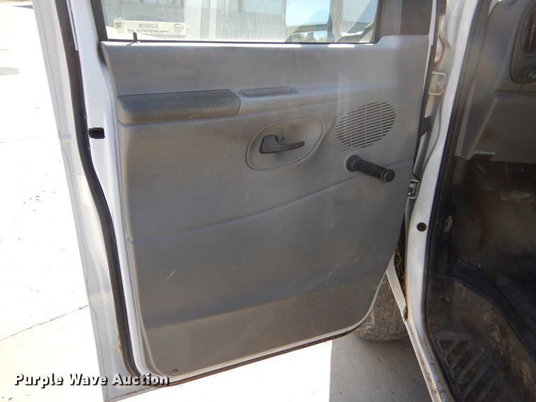 image for item KO9236 2006 Ford E350  utility van