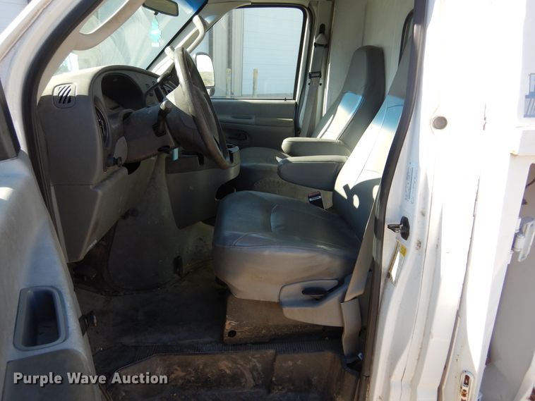 image for item KO9236 2006 Ford E350  utility van