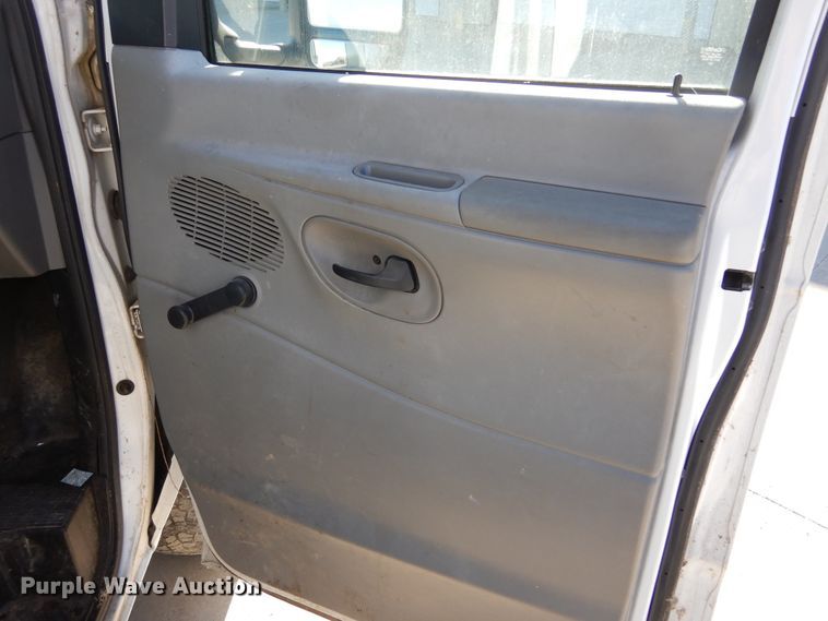 image for item KO9236 2006 Ford E350  utility van