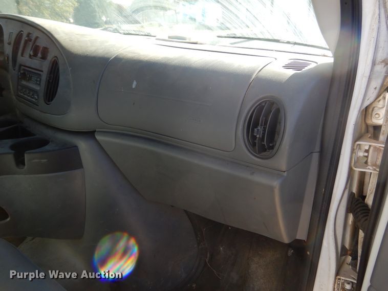 image for item KO9236 2006 Ford E350  utility van