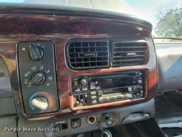 image for item KQ9128 2000 Dodge Durango  SUV