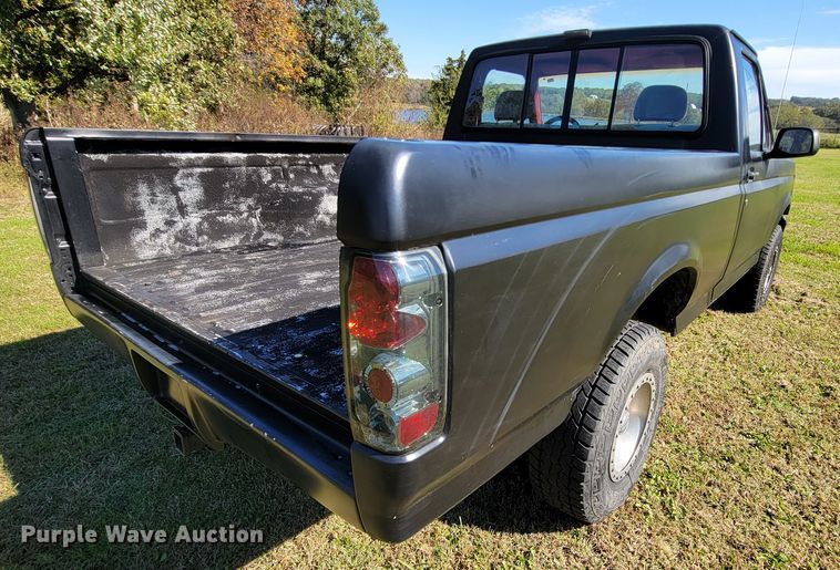 image for item KQ9131 1992 Ford F150  pickup truck
