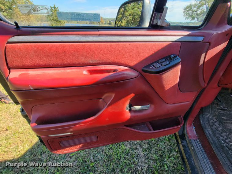 image for item KQ9131 1992 Ford F150  pickup truck