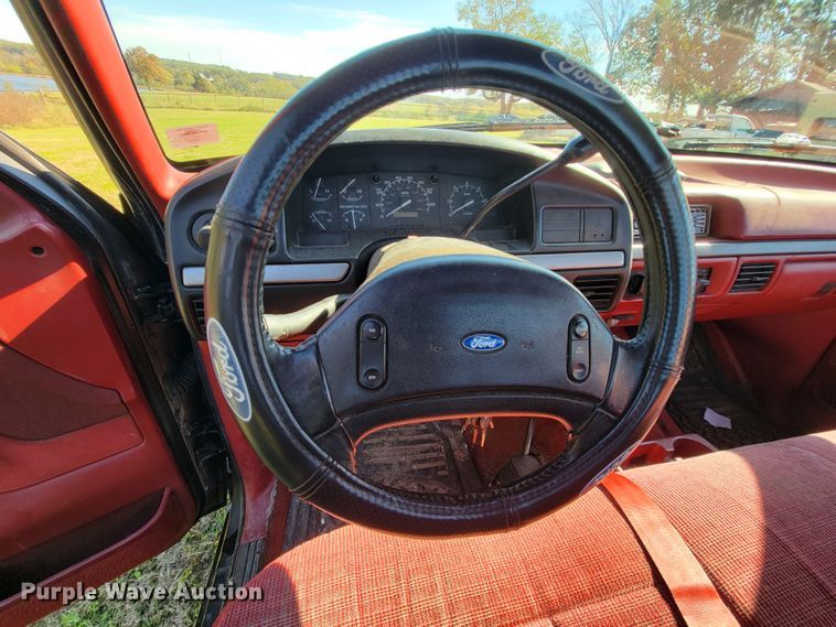 image for item KQ9131 1992 Ford F150  pickup truck