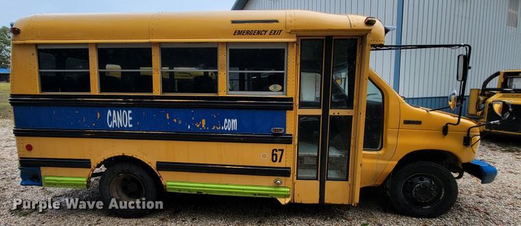 image for item KQ9162 1994 Ford E350  school bus
