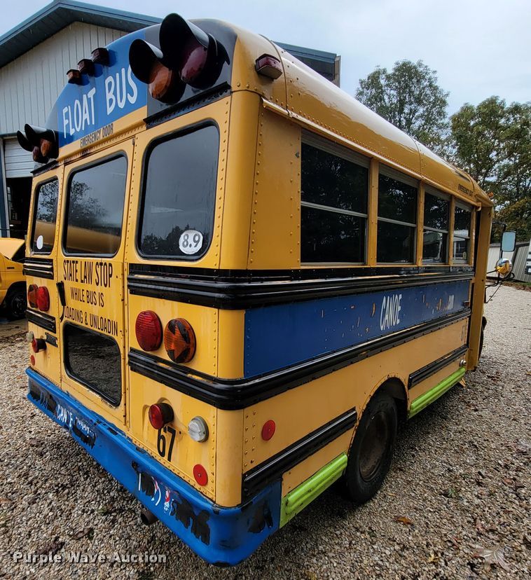 image for item KQ9162 1994 Ford E350  school bus