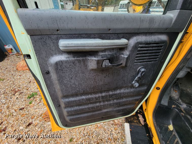 image for item KQ9162 1994 Ford E350  school bus