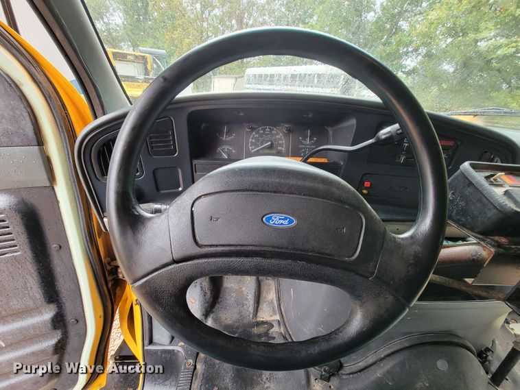 image for item KQ9162 1994 Ford E350  school bus