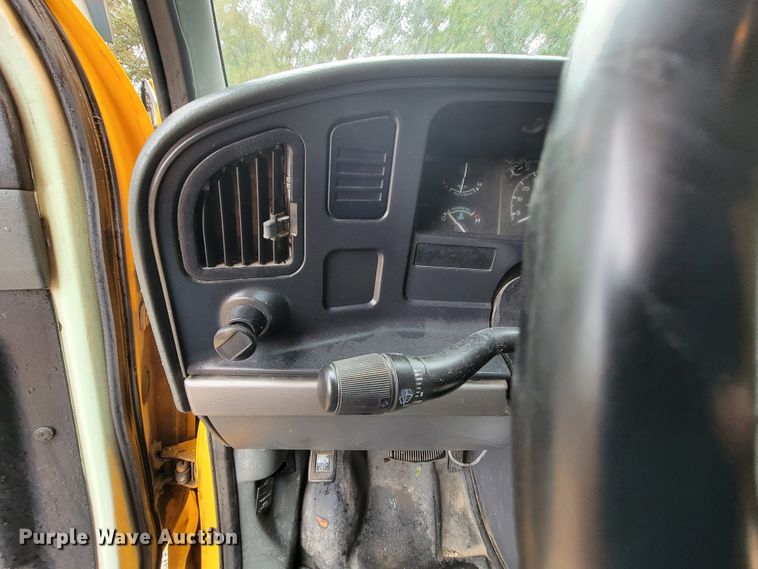 image for item KQ9162 1994 Ford E350  school bus