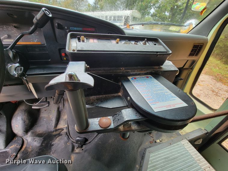 image for item KQ9162 1994 Ford E350  school bus