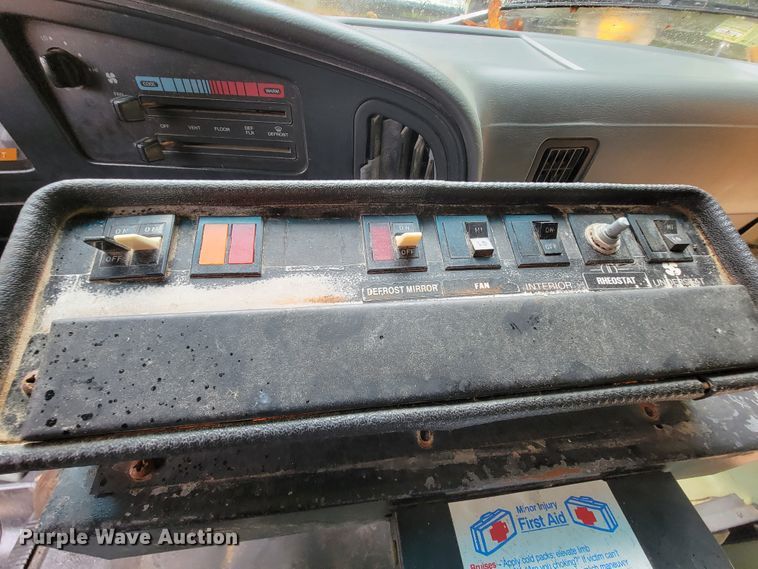 image for item KQ9162 1994 Ford E350  school bus