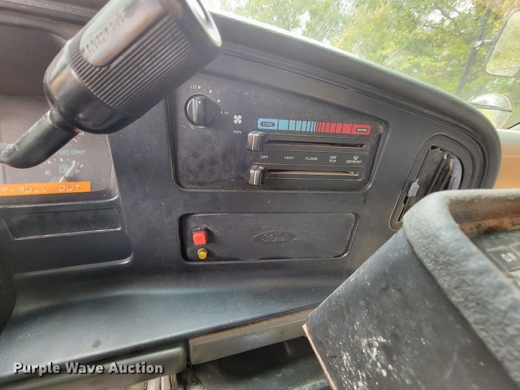 image for item KQ9162 1994 Ford E350  school bus