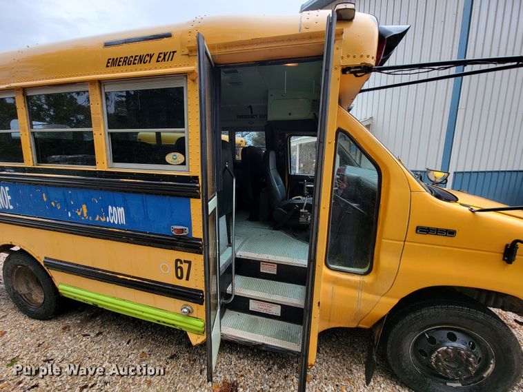 image for item KQ9162 1994 Ford E350  school bus