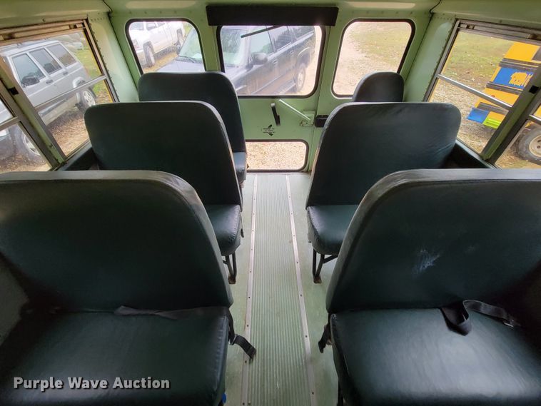 image for item KQ9162 1994 Ford E350  school bus