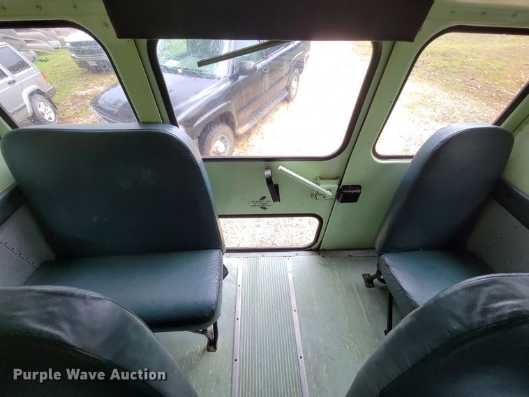 image for item KQ9162 1994 Ford E350  school bus