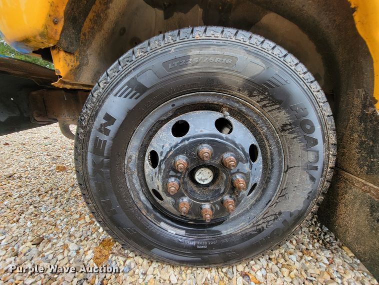 image for item KQ9162 1994 Ford E350  school bus