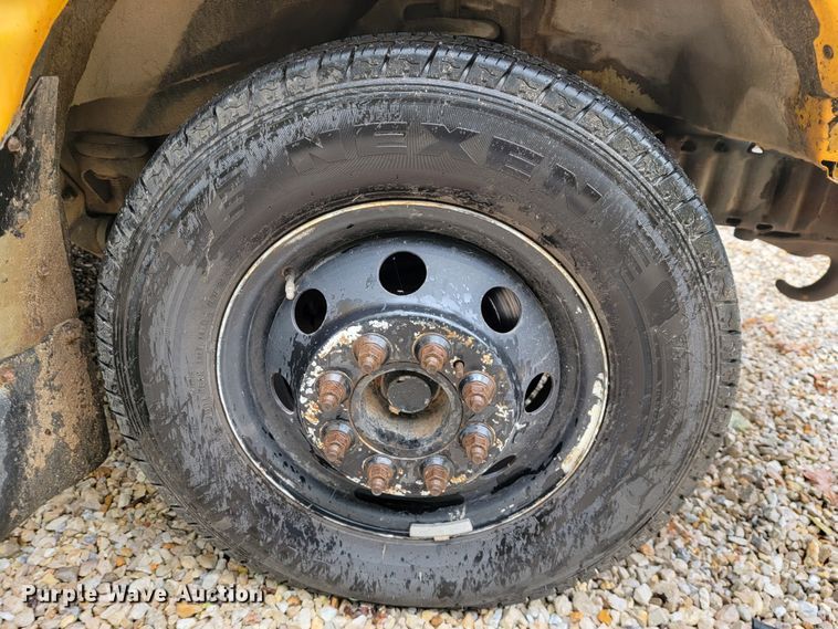 image for item KQ9162 1994 Ford E350  school bus