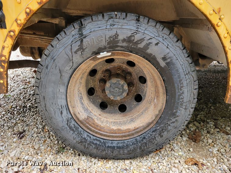 image for item KQ9162 1994 Ford E350  school bus