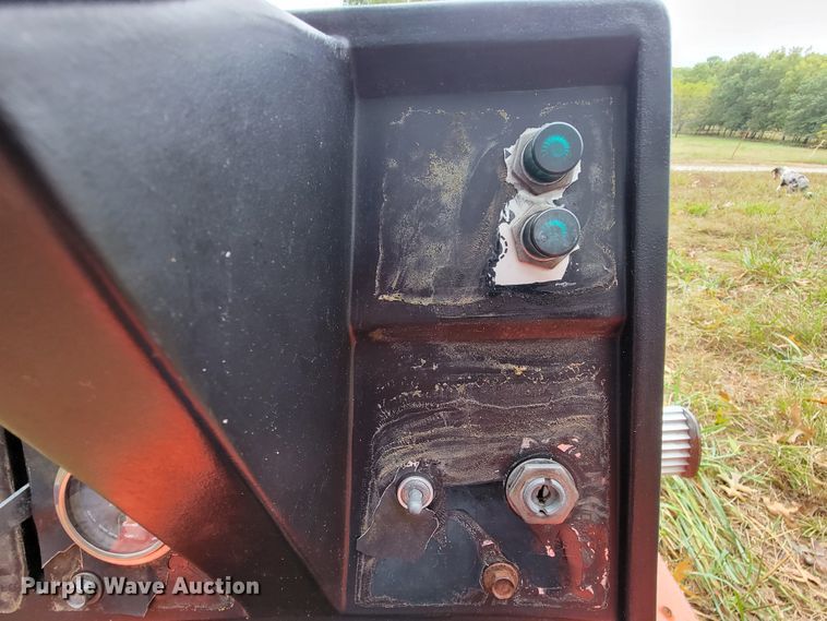 image for item KQ9177 Allis Chalmers 811 GT  lawn mower