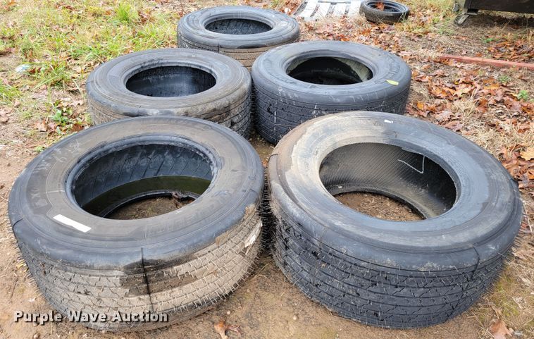 image for item KQ9184 (5) 445/50R22.5 tires