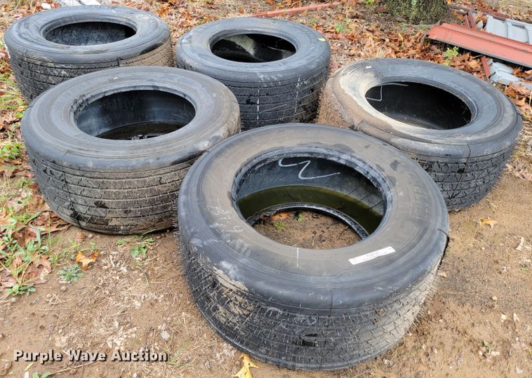 image for item KQ9184 (5) 445/50R22.5 tires