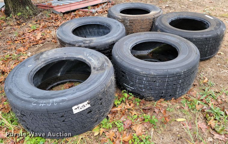 image for item KQ9184 (5) 445/50R22.5 tires