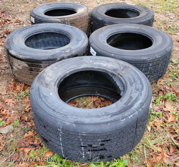 image for item KQ9184 (5) 445/50R22.5 tires