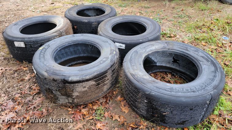 image for item KQ9184 (5) 445/50R22.5 tires